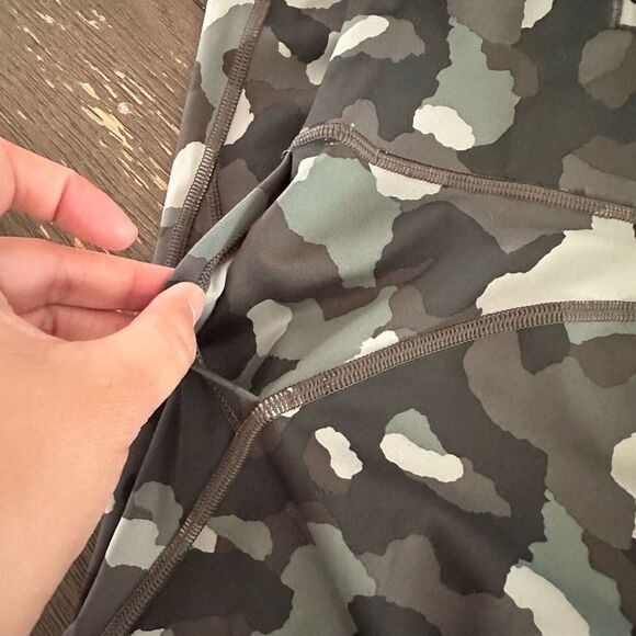 Athleta Lightning Camo 7/8 Tight Green Gray High Rise  w/ Pockets Size small - Picture 5 of 10